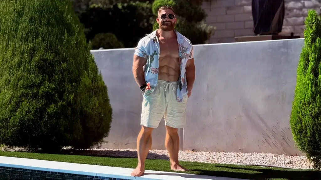 13-flex-lewis.webp
